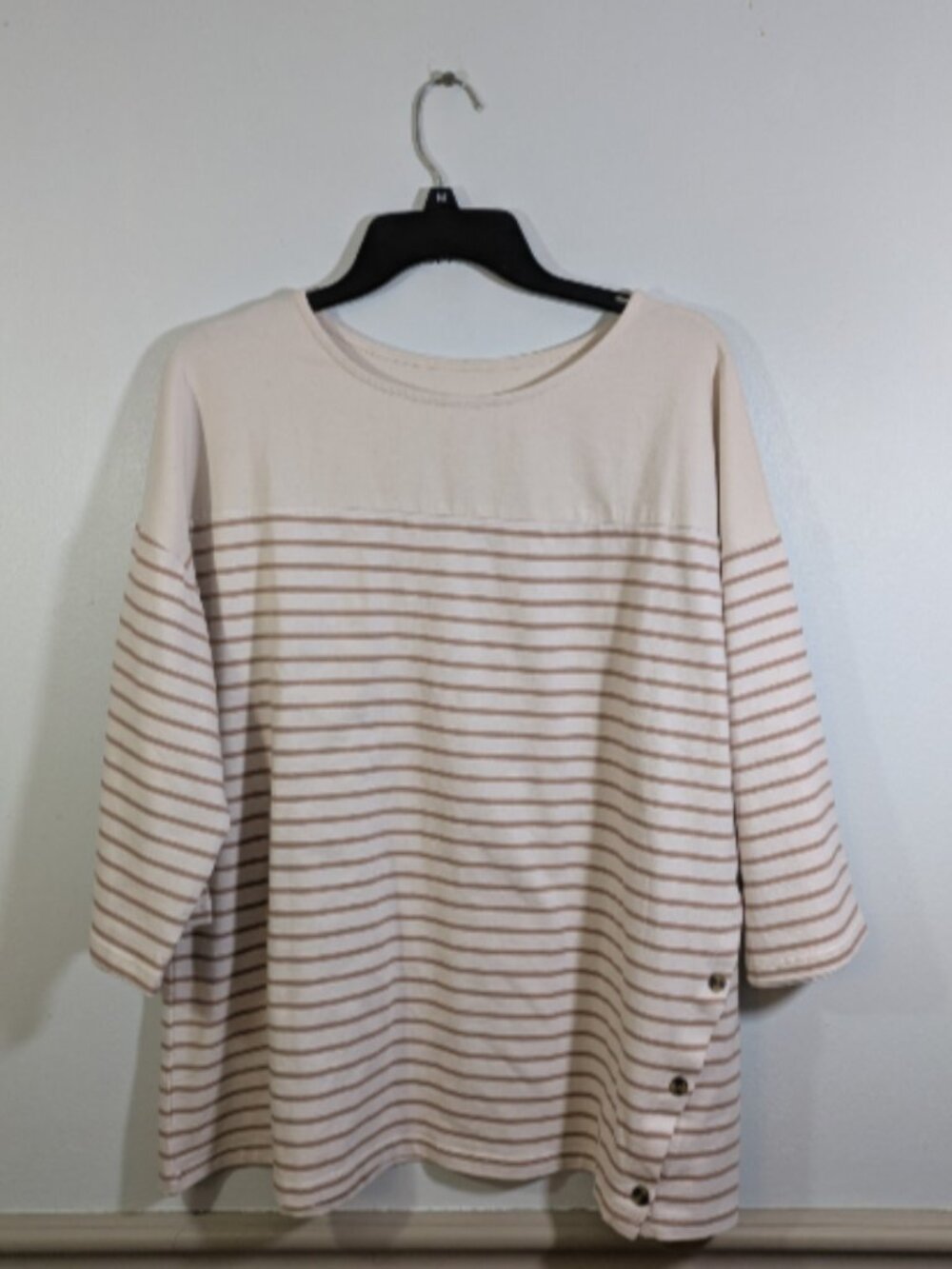 CUDDL DUDS XL Womens Casual Shirt Biege White 3/4 Sleeve Button Accents